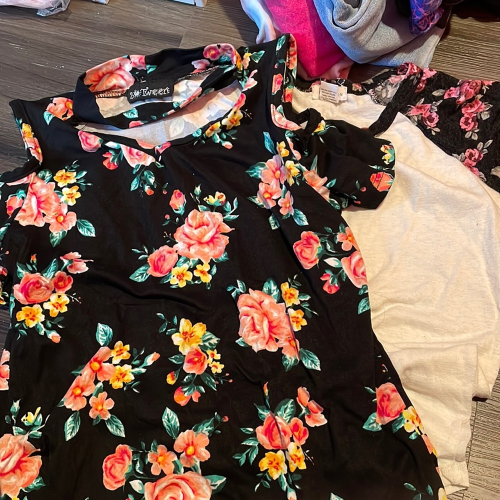 Women’s flower shirts
